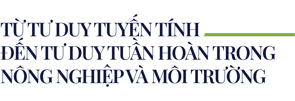 Chuyển từ tư duy sản xuất sang tư duy kinh tế, chuyển từ tư duy kinh tế tuyến tính sang tư duy kinh tế tuần hoàn với mục tiêu nông nghiệp xanh, môi trường xanh trong nền kinh tế xanh. Tư duy kinh tế tuyến tính theo mô hình “Khai thác - Sản xuất - Tiêu dùng - Thải bỏ”, dẫn đến hậu quả là tài nguyên thiên nhiên bị khai thác quá mức, rác thải gia tăng, môi trường ô nhiễm. Tư duy kinh tế tuần hoàn theo mô hình “Giảm thiểu - Tái sử dụng - Tái chế”, hay “Phụ phẩm của quy trình sản xuất này có thể trở thành nguyên liệu chính của quy trình sản xuất tiếp theo”, giúp giảm khai thác tài nguyên, giảm rác thải, tiết kiệm chi phí sản xuất, thúc đẩy sáng tạo, tối ưu hóa lợi nhuận ngắn hạn và lợi ích dài hạn.